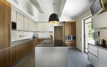 Tủ bếp hiện đại TBHD06